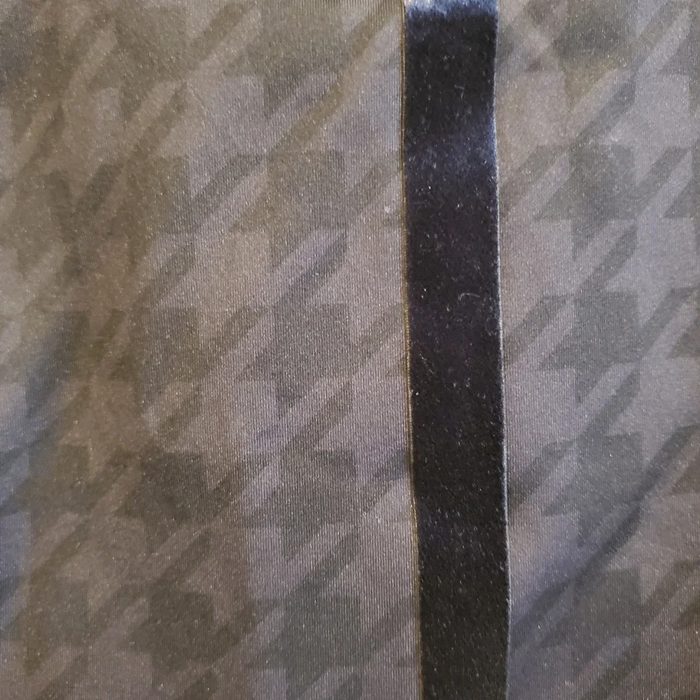 Ultracor Women's Houndstooth Sports Bra Workout Top in Black and Charcoal Size S - Picture 7 of 7